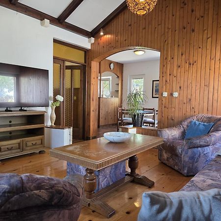 Apartments Jelena Supetar - Four Apartments - A Small House With A Private Yard - Two-Room Apartment With A Sea View - Studio Apartment - Two-Room Apartment With Garden View- Free Parking ภายนอก รูปภาพ