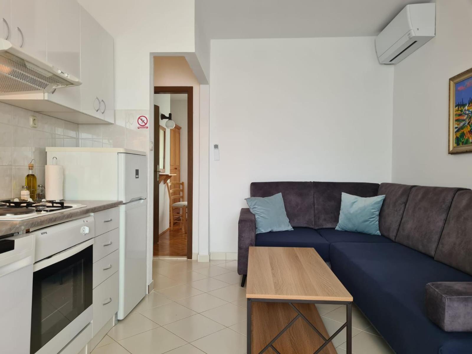 Apartments Jelena Supetar - Four Apartments - A Small House With A Private Yard - Two-Room Apartment With A Sea View - Studio Apartment - Two-Room Apartment With Garden View- Free Parking ภายนอก รูปภาพ