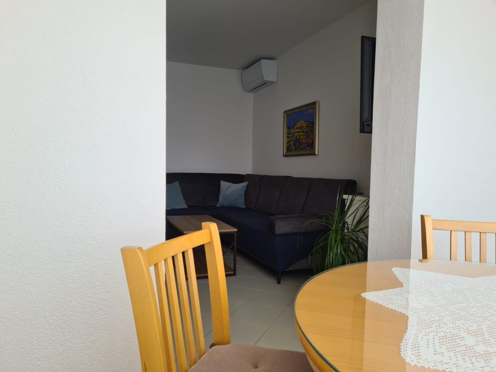 Apartments Jelena Supetar - Four Apartments - A Small House With A Private Yard - Two-Room Apartment With A Sea View - Studio Apartment - Two-Room Apartment With Garden View- Free Parking ภายนอก รูปภาพ