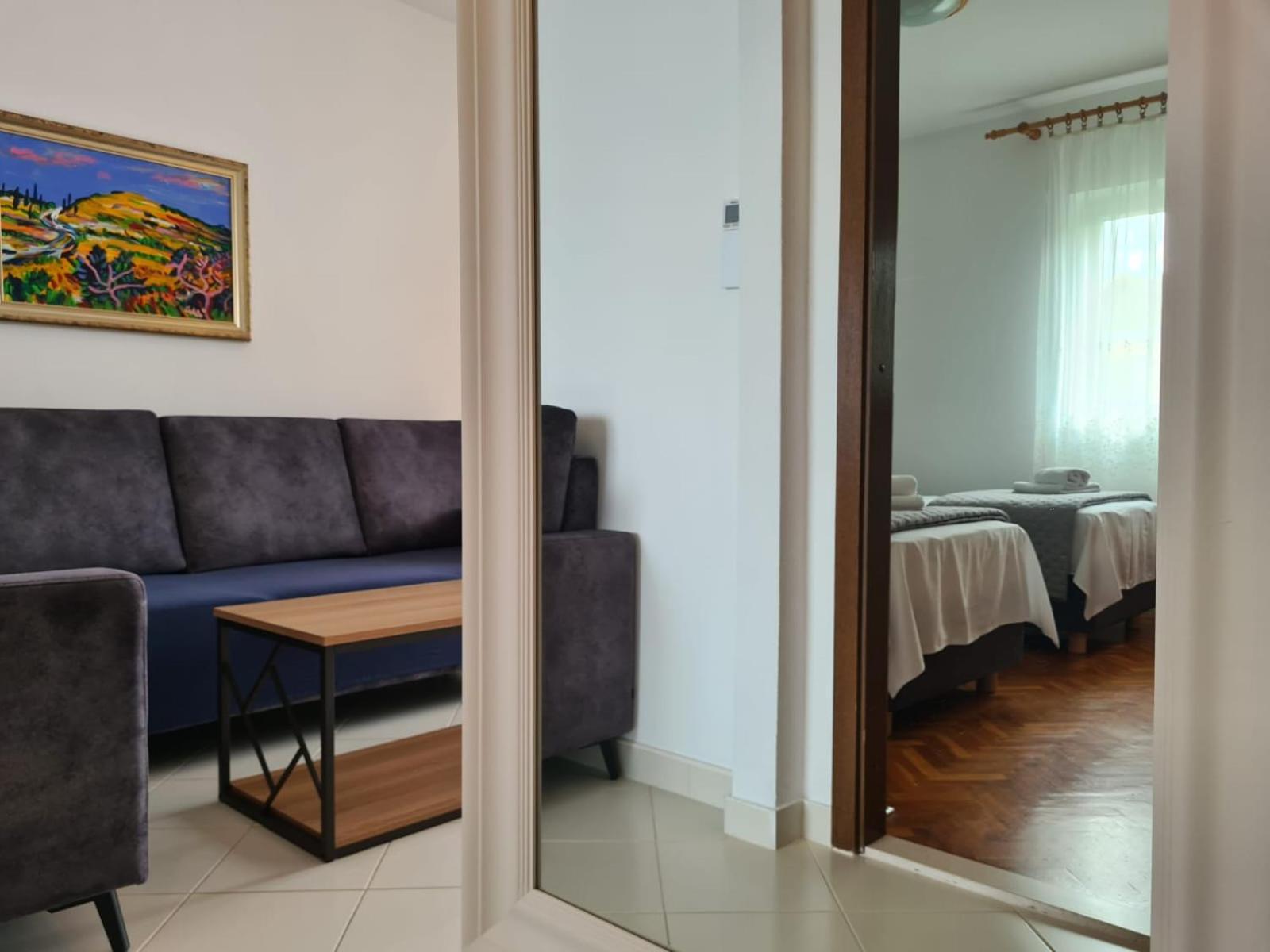 Apartments Jelena Supetar - Four Apartments - A Small House With A Private Yard - Two-Room Apartment With A Sea View - Studio Apartment - Two-Room Apartment With Garden View- Free Parking ภายนอก รูปภาพ
