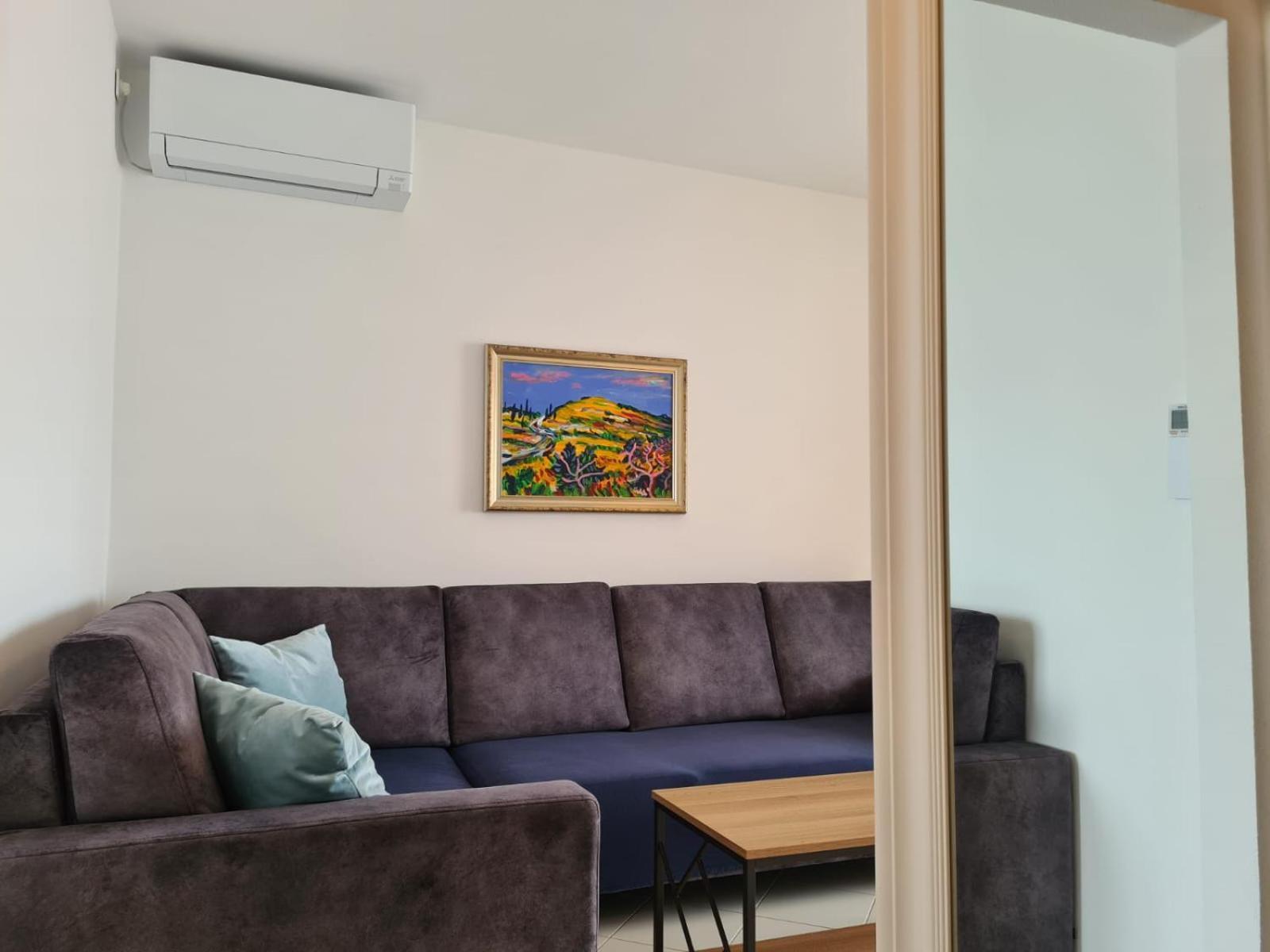 Apartments Jelena Supetar - Four Apartments - A Small House With A Private Yard - Two-Room Apartment With A Sea View - Studio Apartment - Two-Room Apartment With Garden View- Free Parking ภายนอก รูปภาพ
