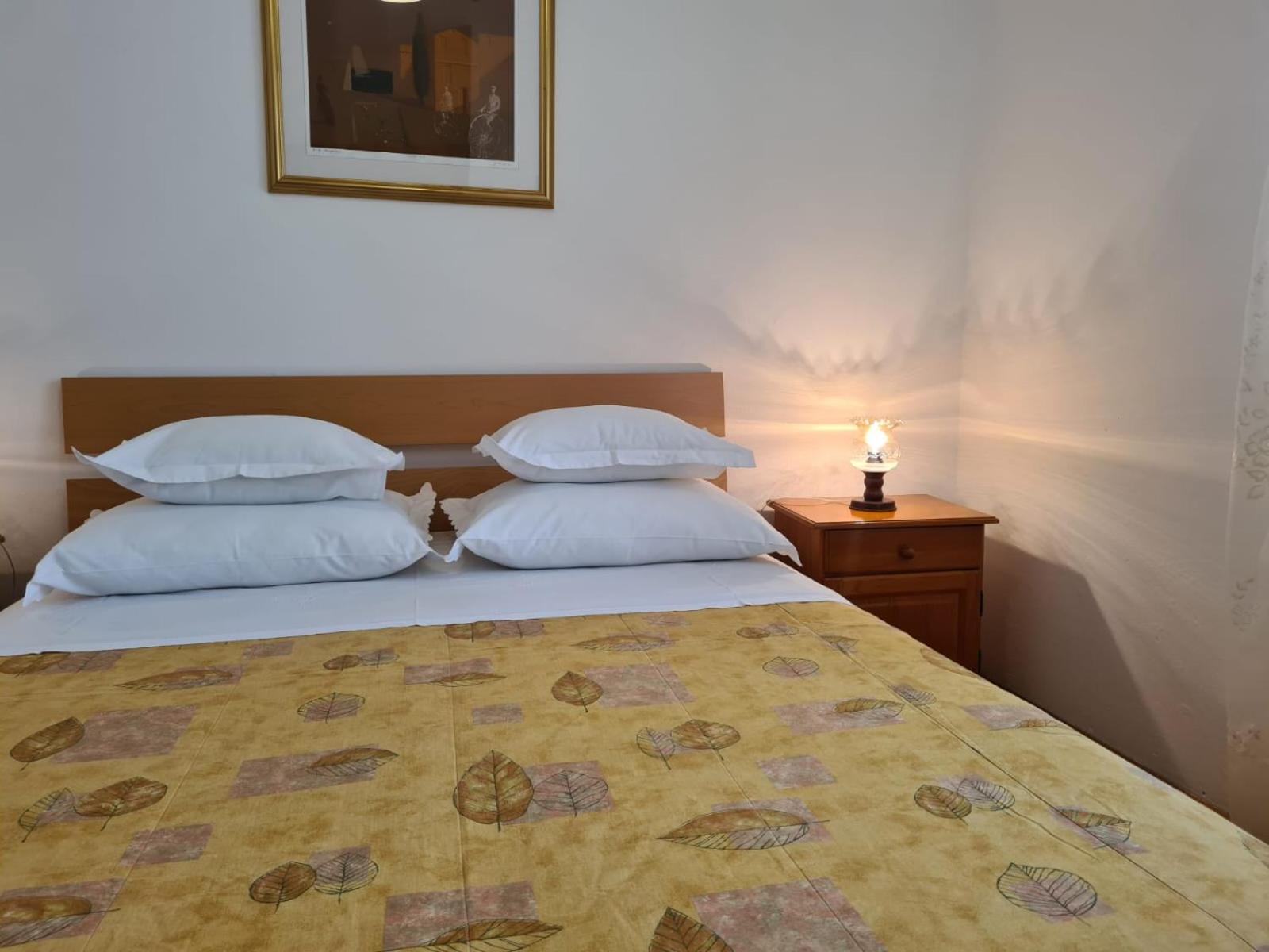 Apartments Jelena Supetar - Four Apartments - A Small House With A Private Yard - Two-Room Apartment With A Sea View - Studio Apartment - Two-Room Apartment With Garden View- Free Parking ภายนอก รูปภาพ