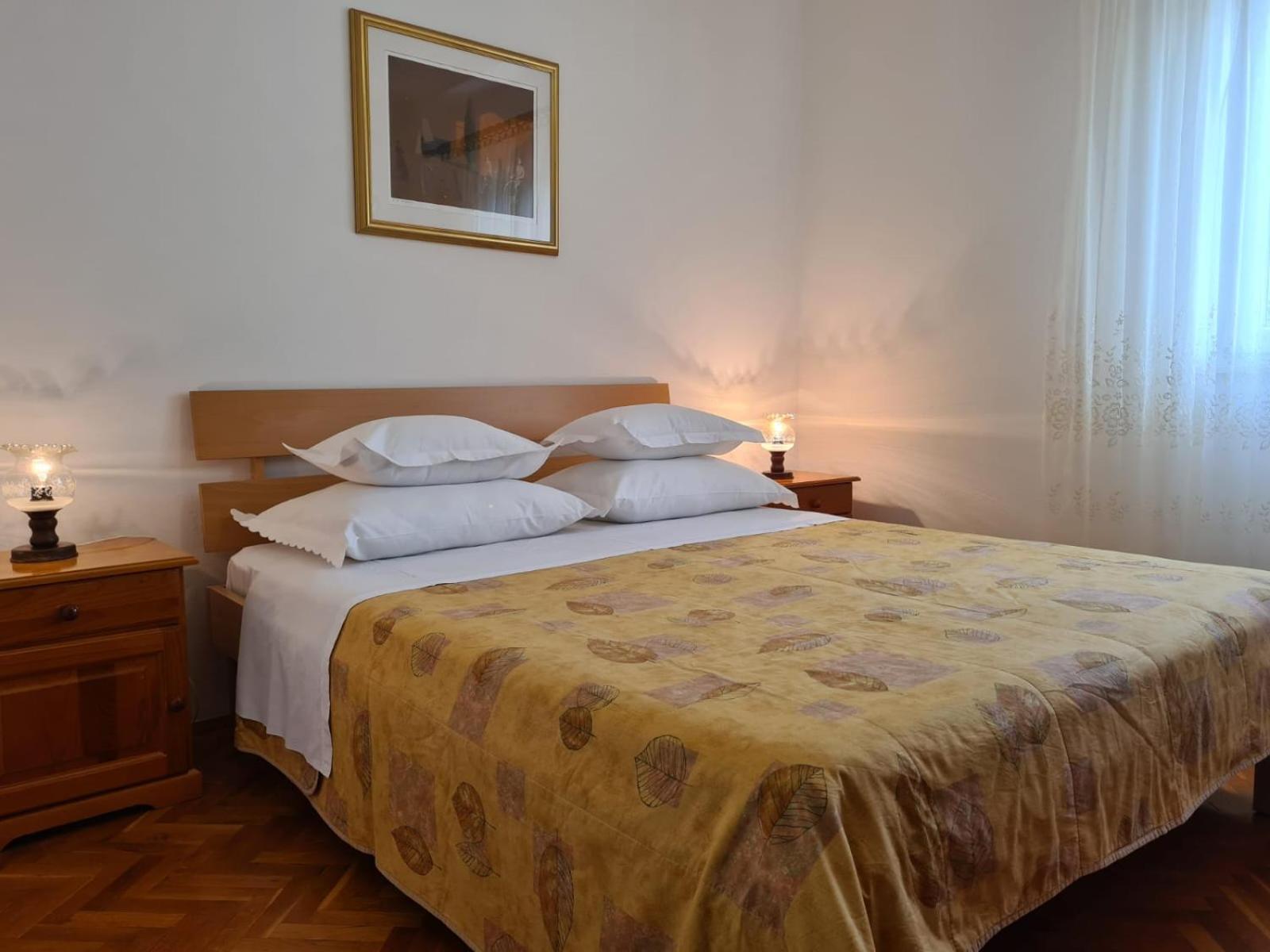 Apartments Jelena Supetar - Four Apartments - A Small House With A Private Yard - Two-Room Apartment With A Sea View - Studio Apartment - Two-Room Apartment With Garden View- Free Parking ภายนอก รูปภาพ