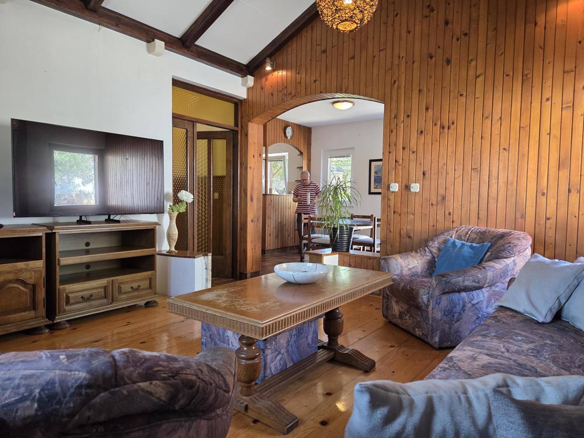 Apartments Jelena Supetar - Four Apartments - A Small House With A Private Yard - Two-Room Apartment With A Sea View - Studio Apartment - Two-Room Apartment With Garden View- Free Parking ภายนอก รูปภาพ