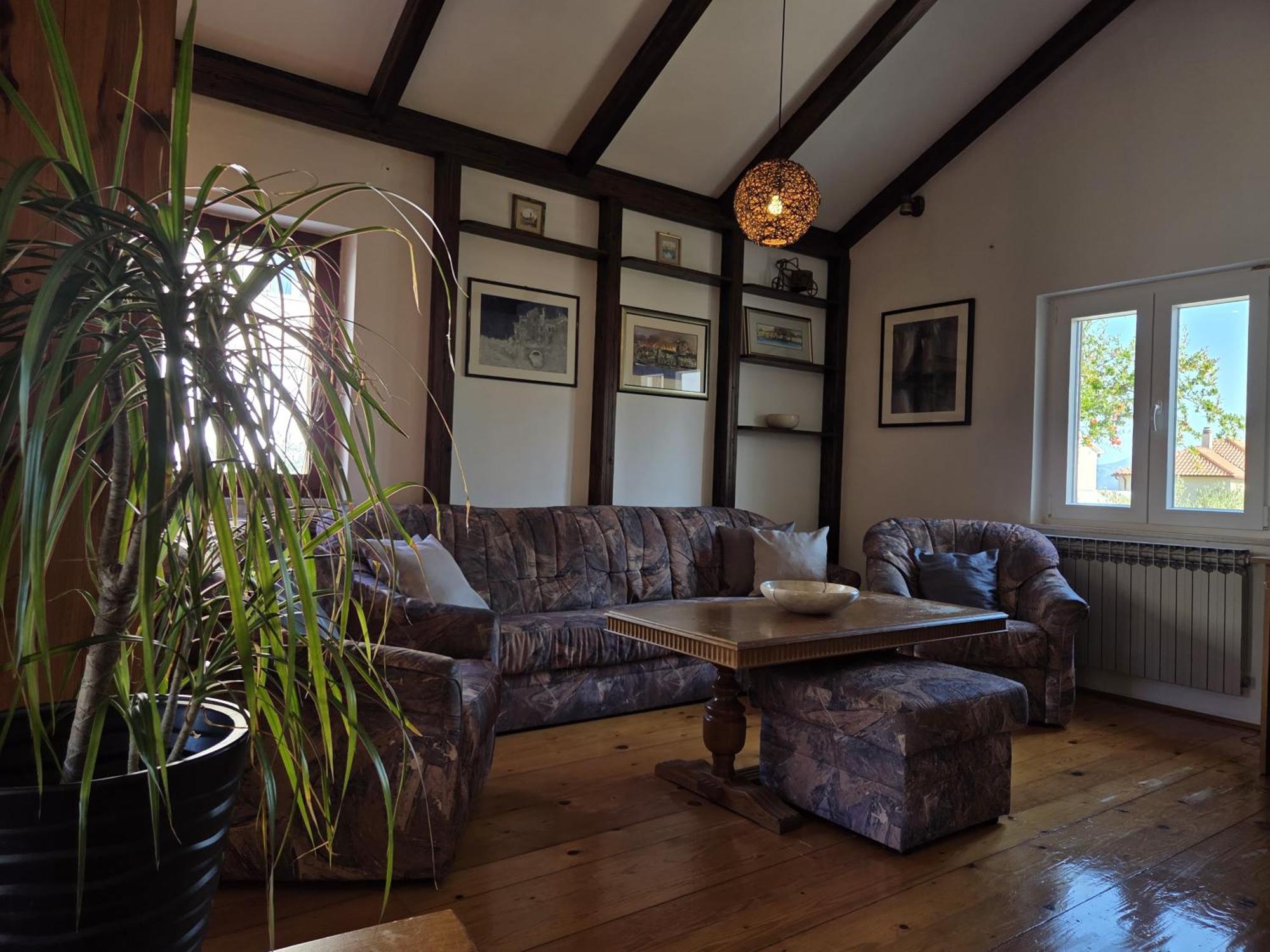 Apartments Jelena Supetar - Four Apartments - A Small House With A Private Yard - Two-Room Apartment With A Sea View - Studio Apartment - Two-Room Apartment With Garden View- Free Parking ภายนอก รูปภาพ
