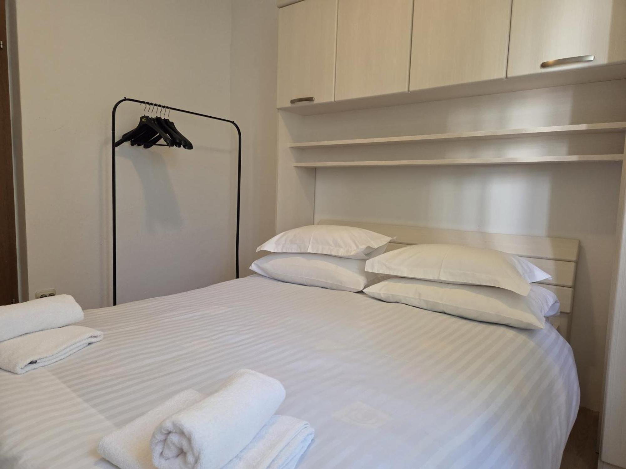 Apartments Jelena Supetar - Four Apartments - A Small House With A Private Yard - Two-Room Apartment With A Sea View - Studio Apartment - Two-Room Apartment With Garden View- Free Parking ภายนอก รูปภาพ