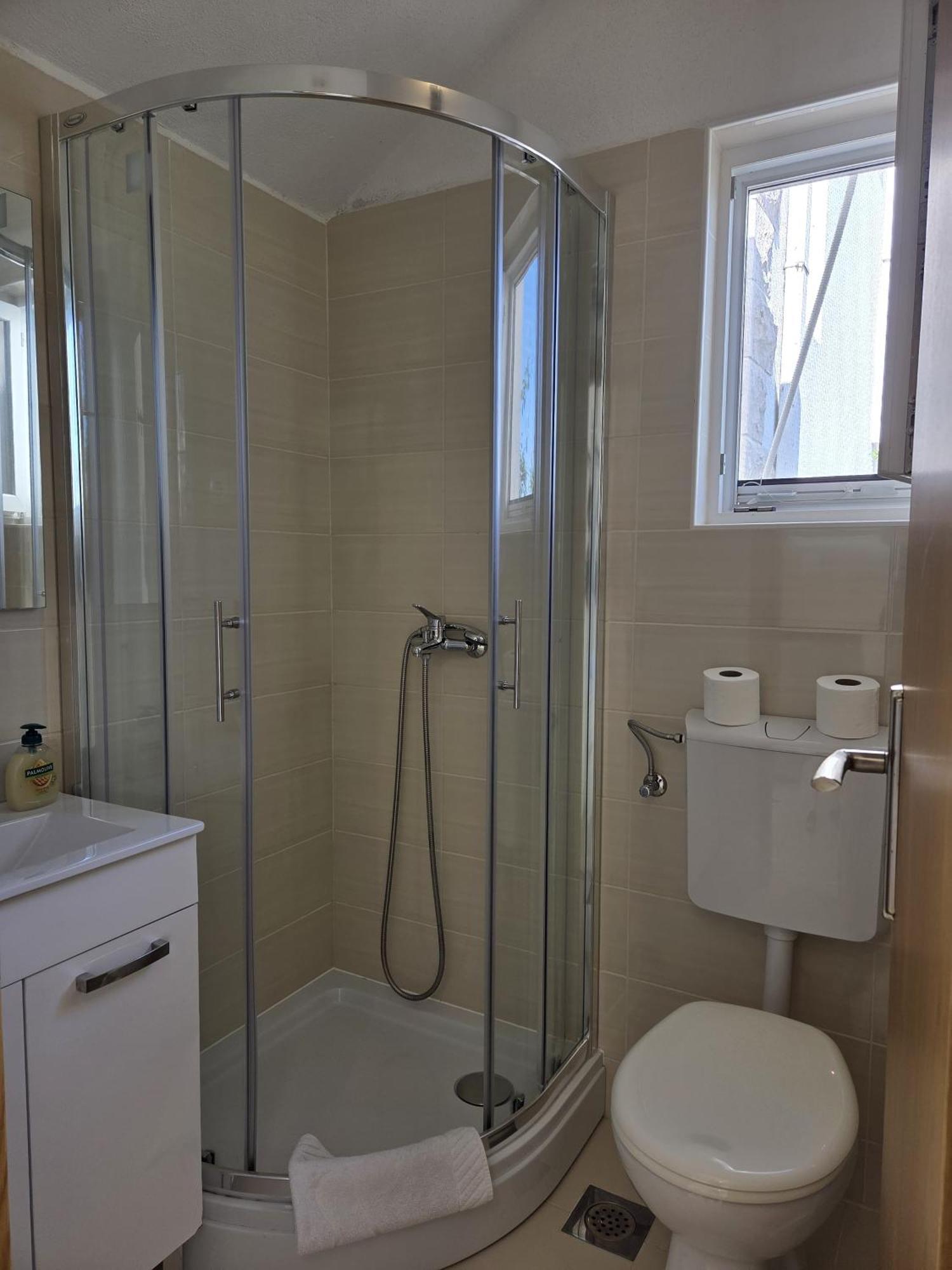 Apartments Jelena Supetar - Four Apartments - A Small House With A Private Yard - Two-Room Apartment With A Sea View - Studio Apartment - Two-Room Apartment With Garden View- Free Parking ภายนอก รูปภาพ