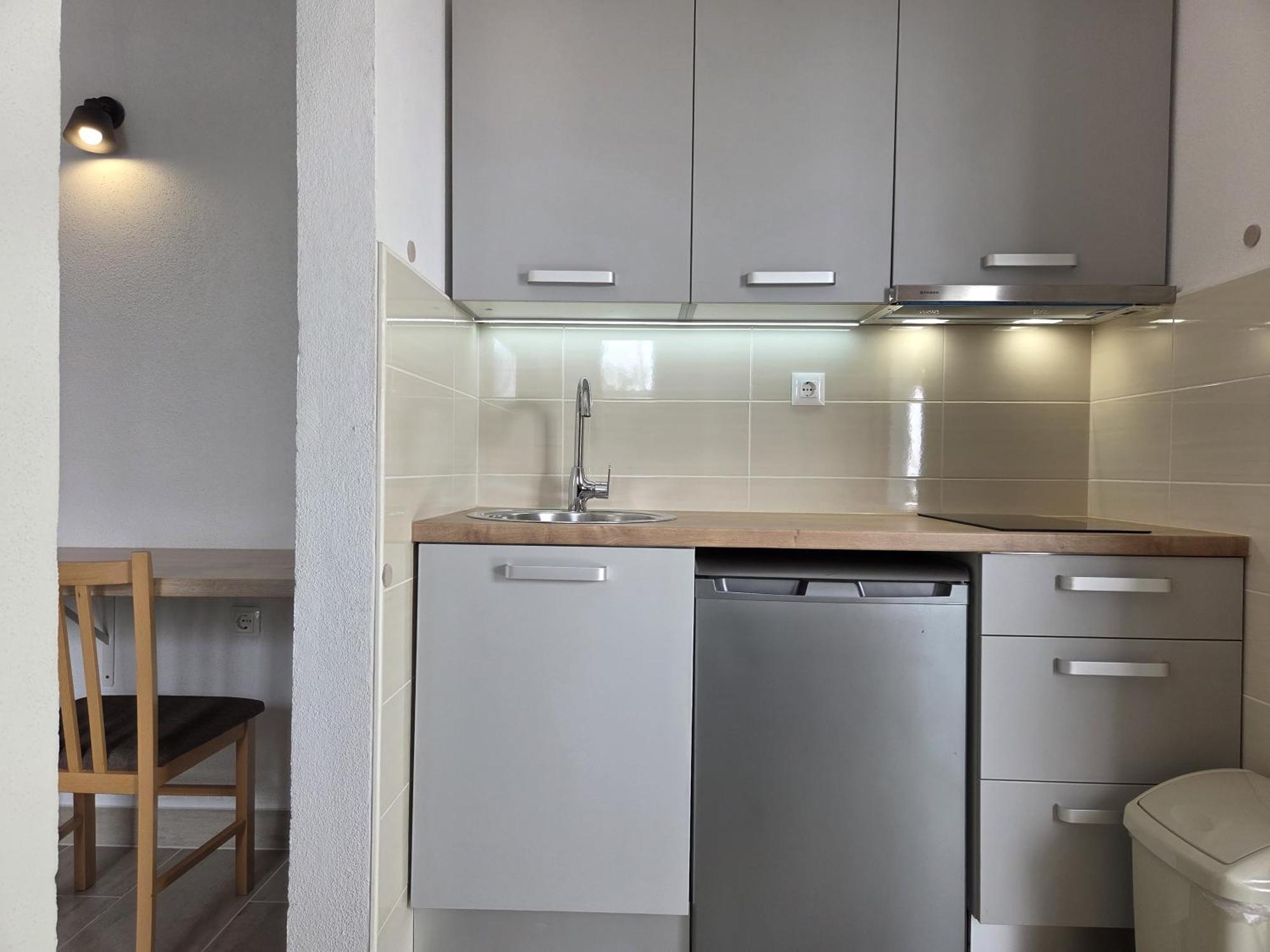 Apartments Jelena Supetar - Four Apartments - A Small House With A Private Yard - Two-Room Apartment With A Sea View - Studio Apartment - Two-Room Apartment With Garden View- Free Parking ภายนอก รูปภาพ